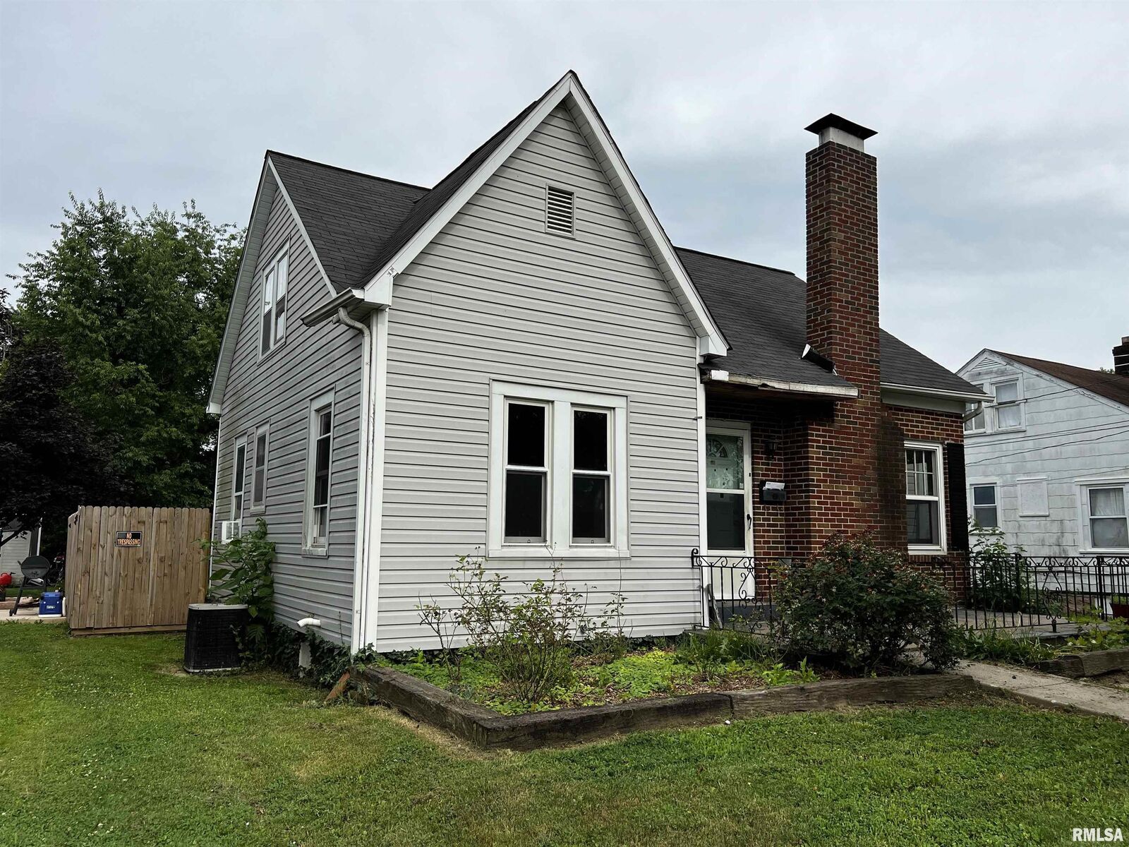 Property Photo:  508 S 19th Street  IL 62864 