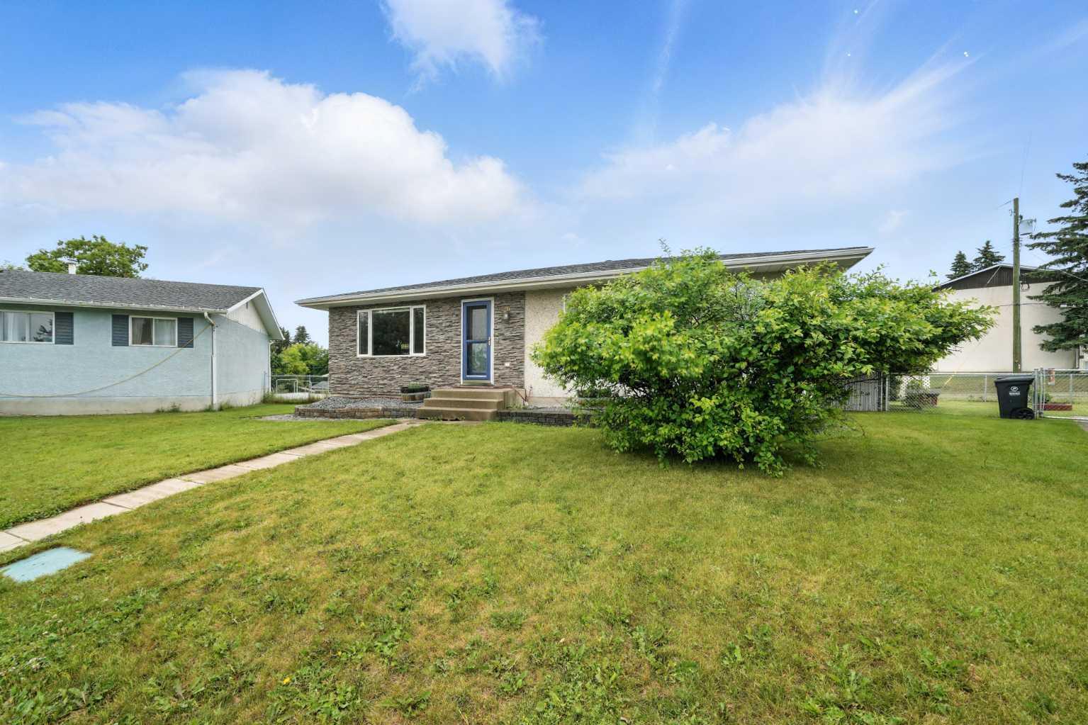 Property Photo: 5220 52 Street AB T4T 1G8