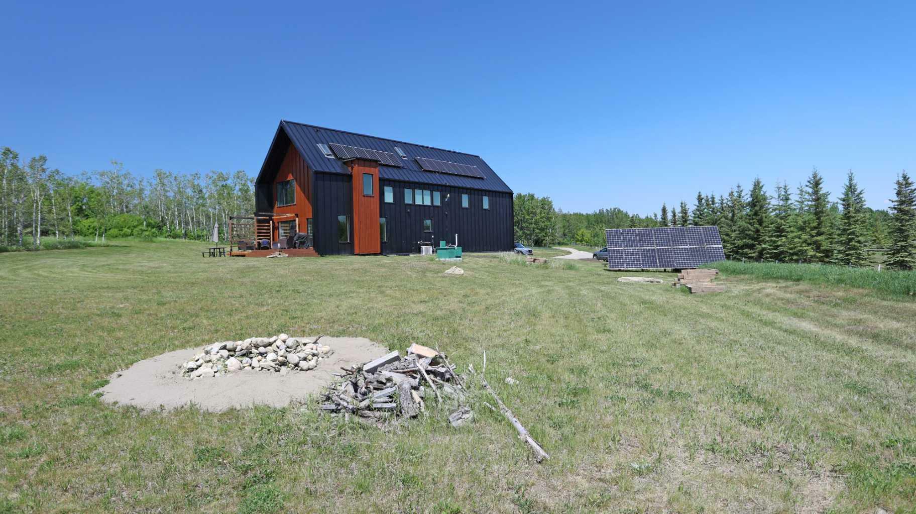 Property Photo: 243216 Range Road 32 AB T3Z 2E3