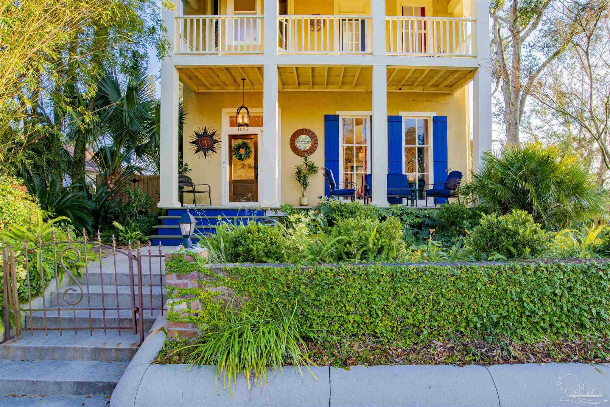 Property Photo: 1005 E Jackson St FL 32501