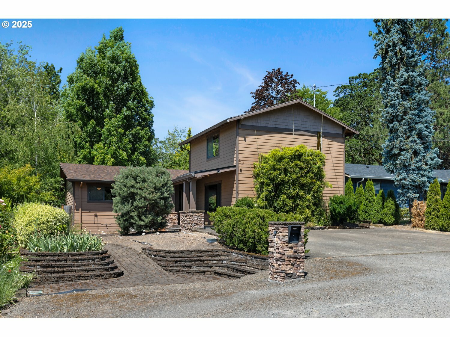 7555 SW Spruce St  Portland OR 97223 photo