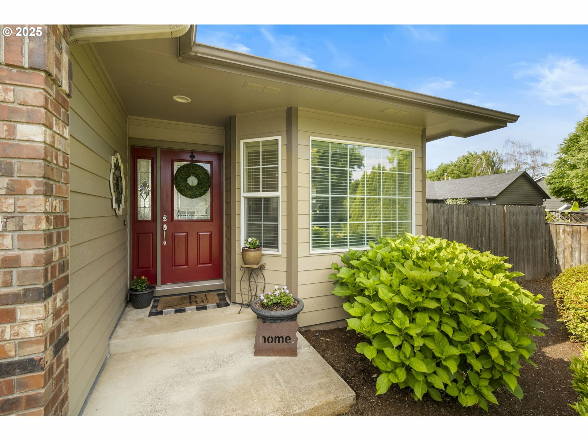 Property Photo: 1537 W 13th Ave OR 97448