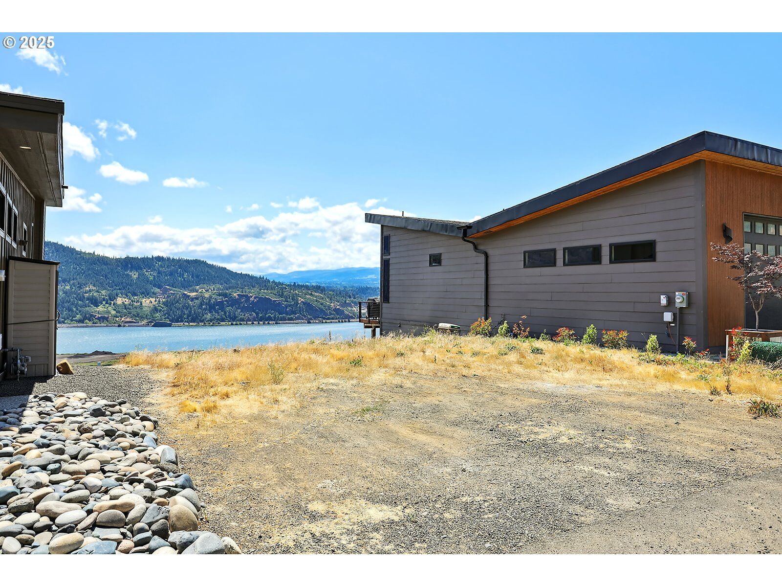 Property Photo: 211 Eagle Ridge Dr WA 98672