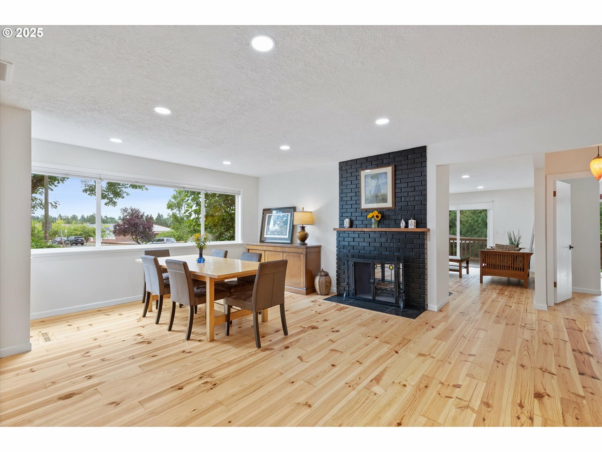 Property Photo:  2245 SW Martha St  OR 97239 