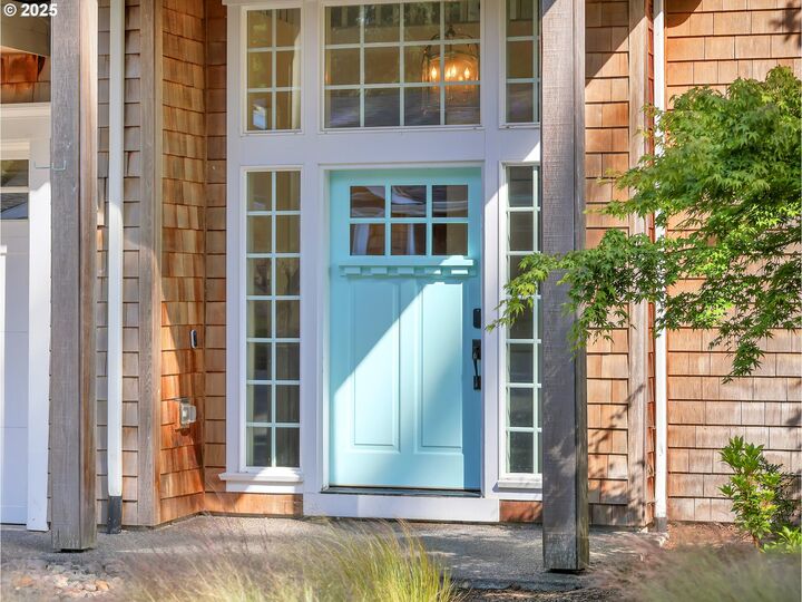 Property Photo: 10305 Pine Ridge Dr OR 97130