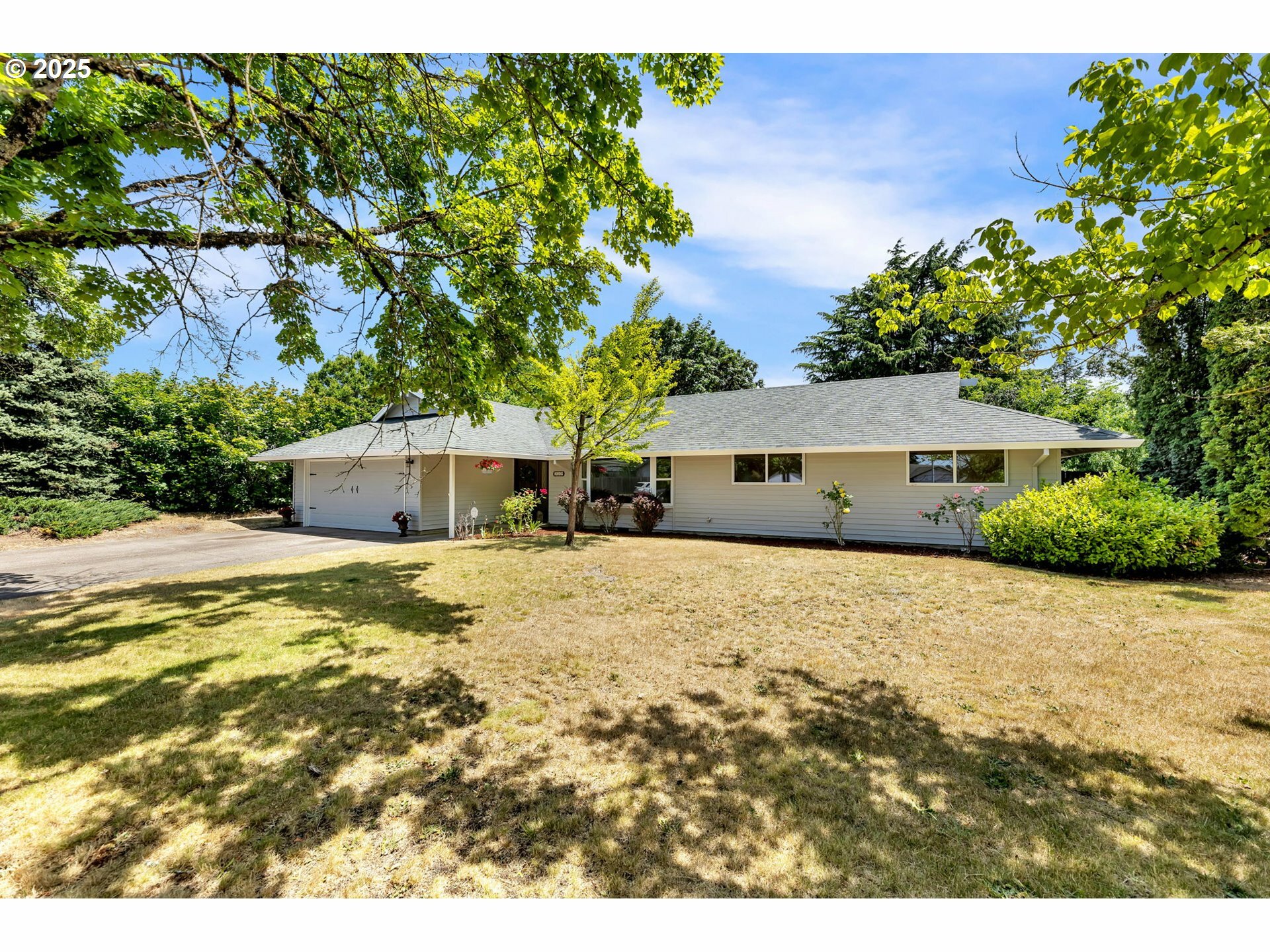 Property Photo:  809 SE 119th Ave  WA 98683 