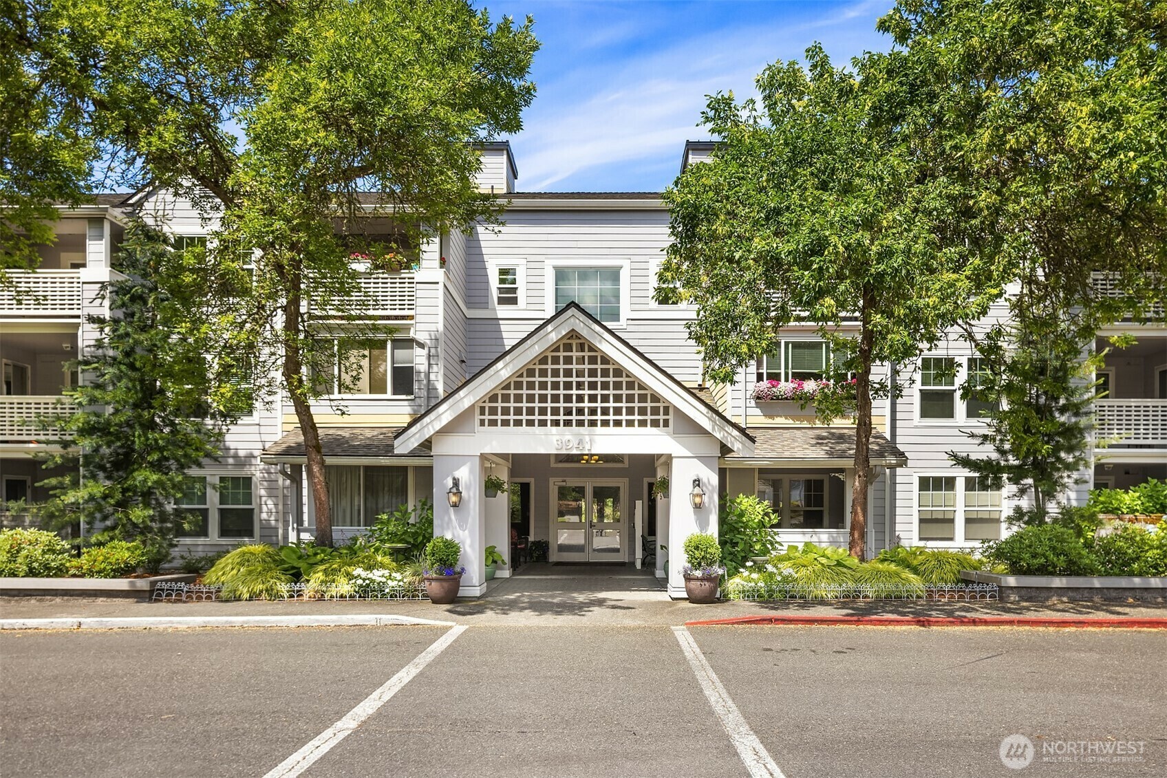 Property Photo: 3941 226 Place SE 313 WA 98029