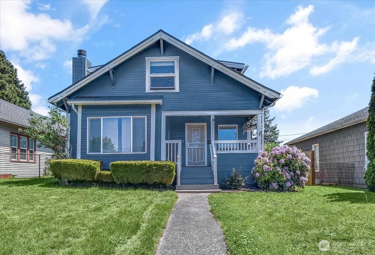 Property Photo: 1511 McDougall Avenue WA 98201