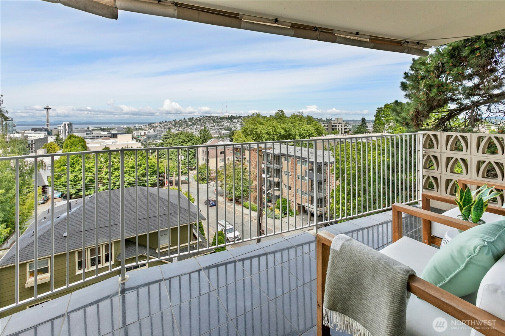 525  Belmont Avenue E 4F  Seattle WA 98102 photo