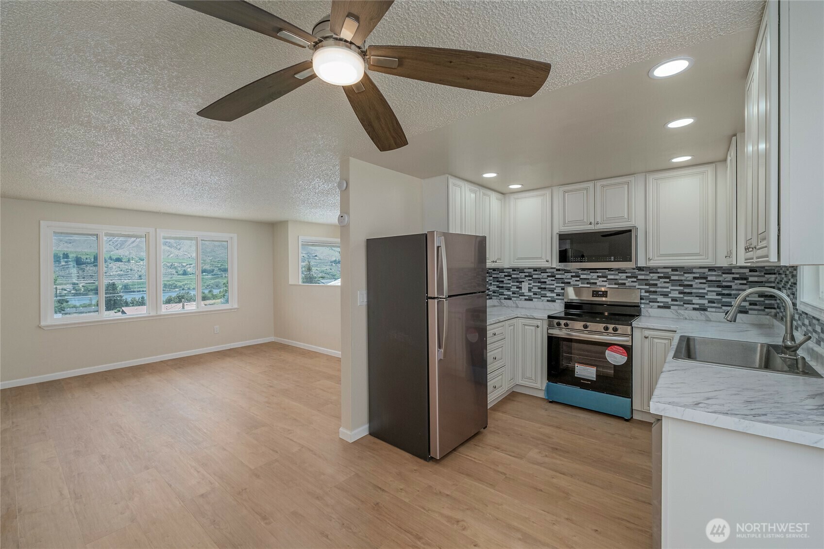 Property Photo: 2117 S Majestic Drive WA 98802