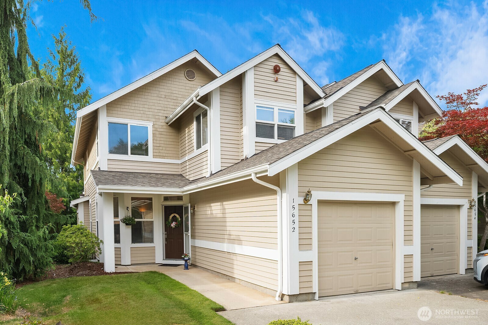 Property Photo:  15652 NE 93rd Way B-1601  WA 98052 