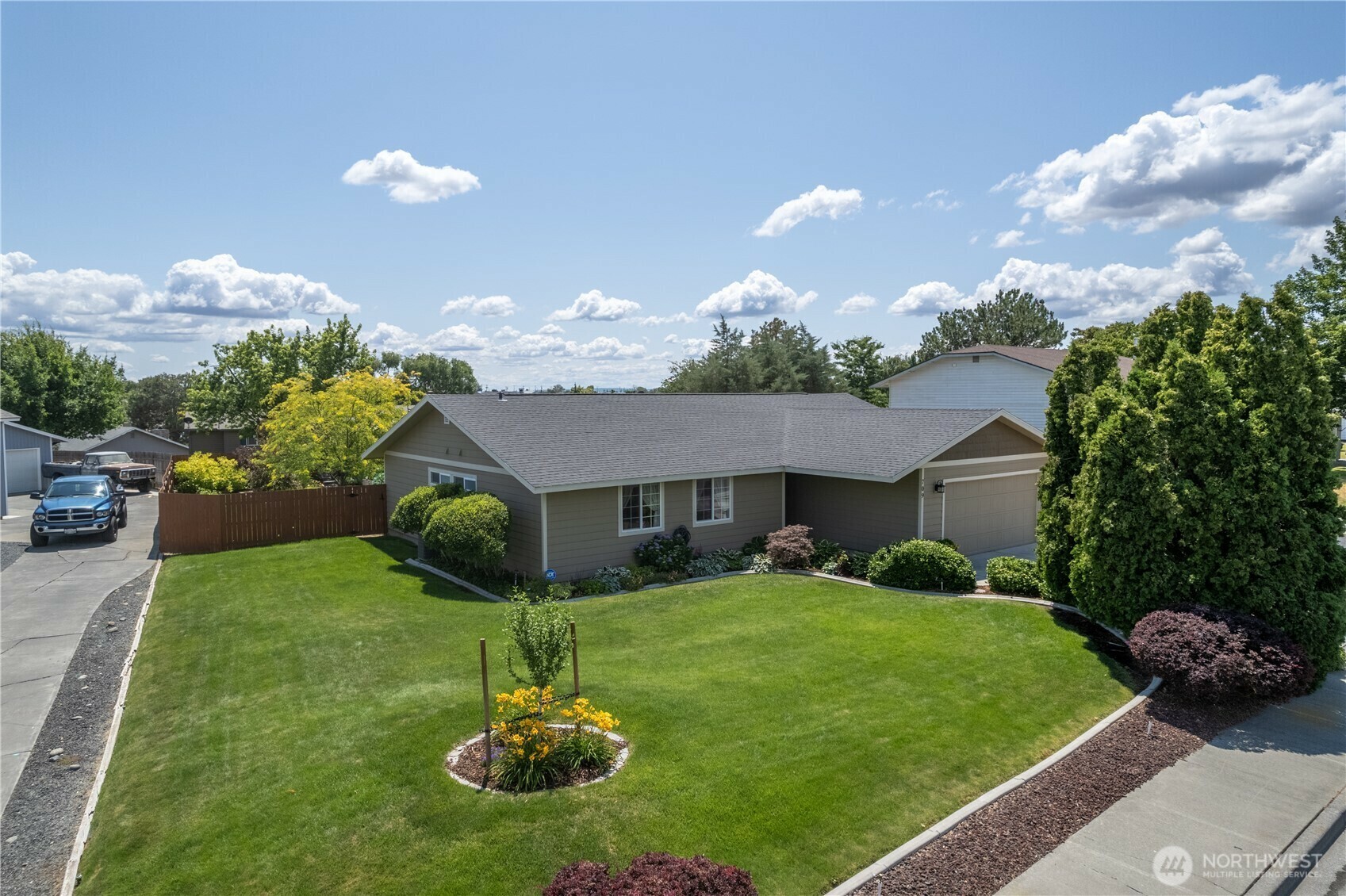 Property Photo: 709 W Sage Bay Drive WA 98837