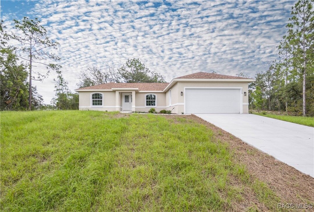 Property Photo: 9909 N Dana Way FL 34433
