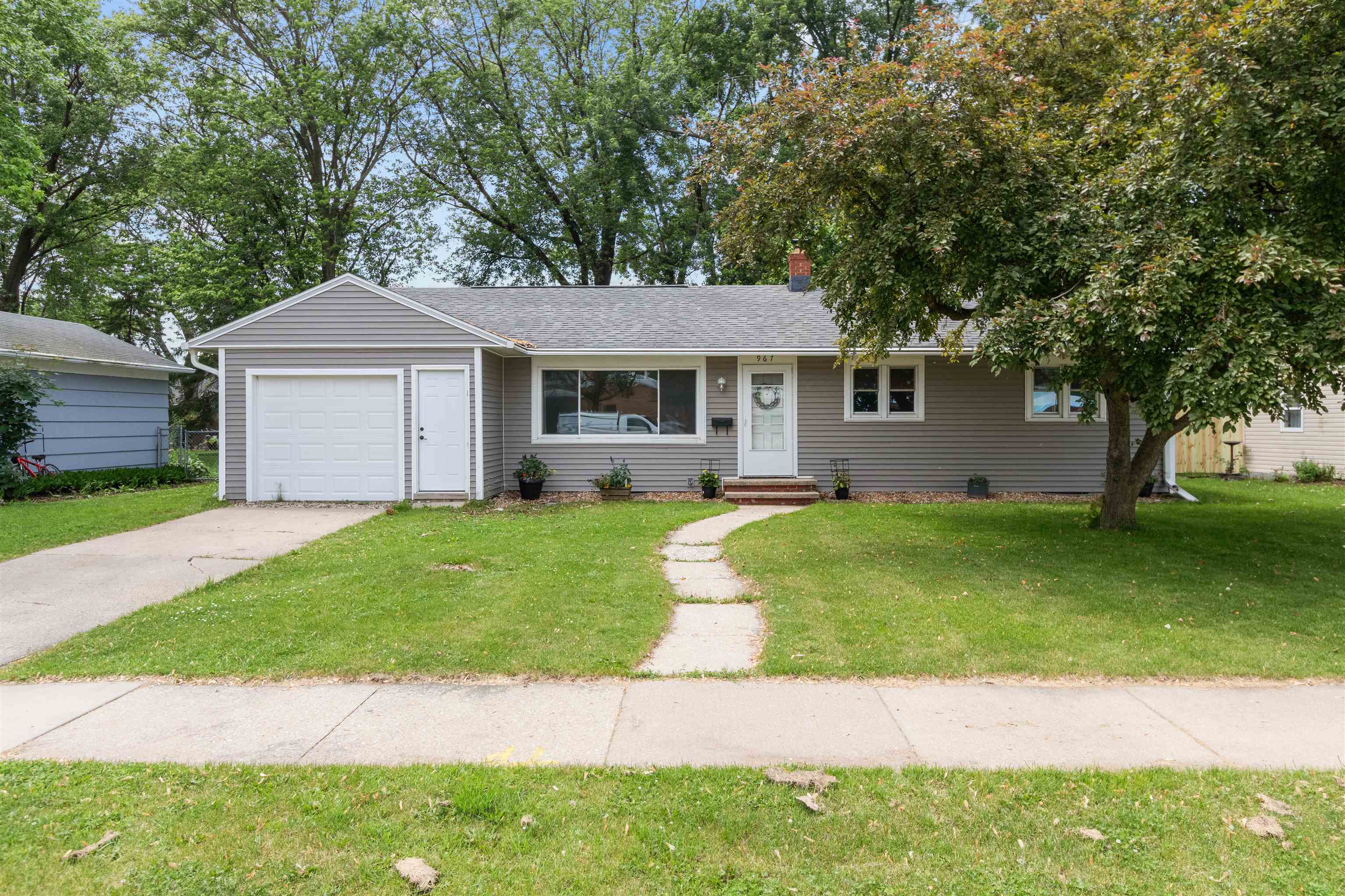Property Photo:  967 Hunt Avenue  WI 54956-3725 