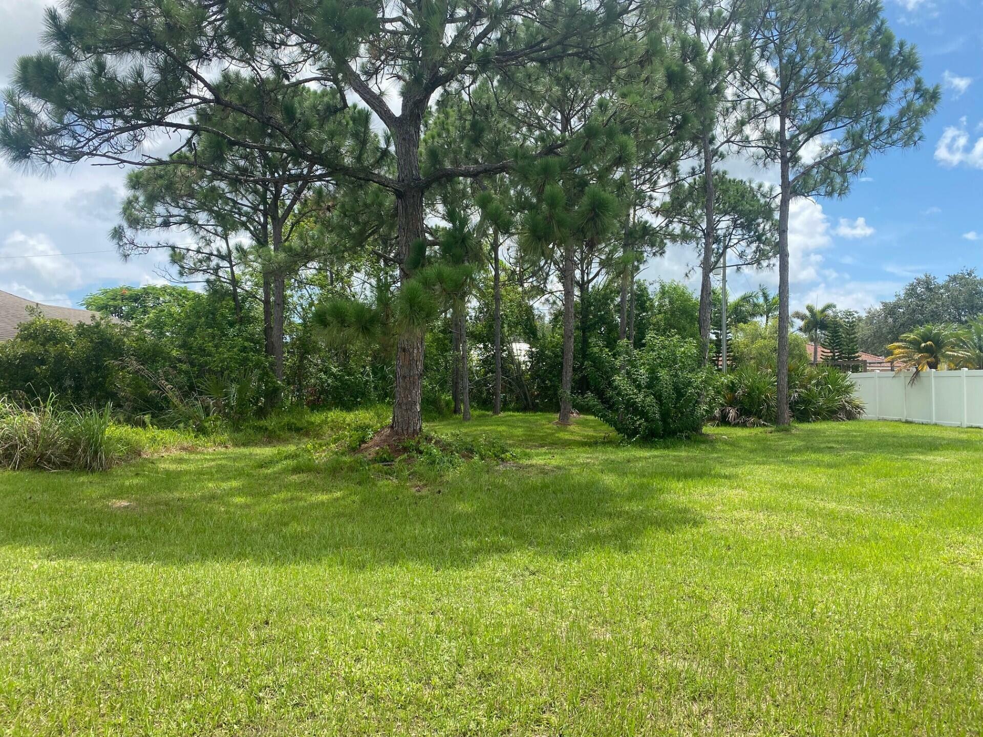 Property Photo: 5522 NW Cordrey Street FL 34986