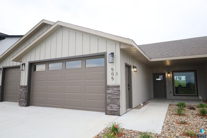 Property Photo: 505 Mill Pond Rd 1 IA 51246