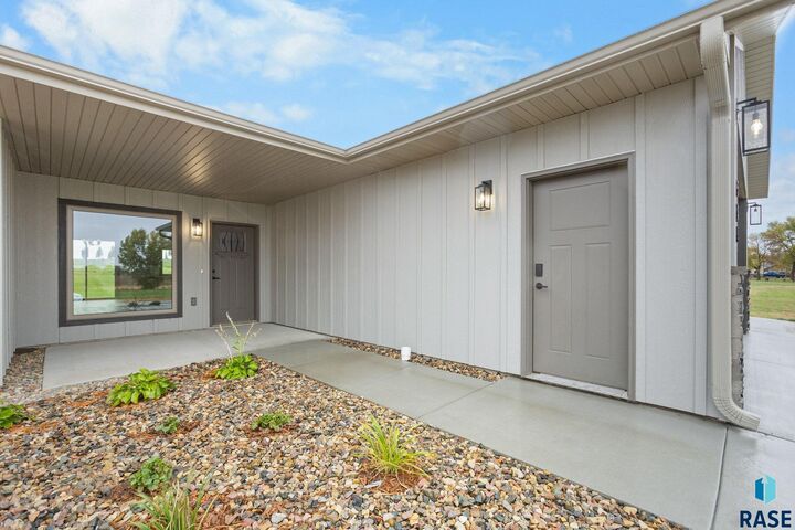 Property Photo: 505 Mill Pond Rd 1 IA 51246
