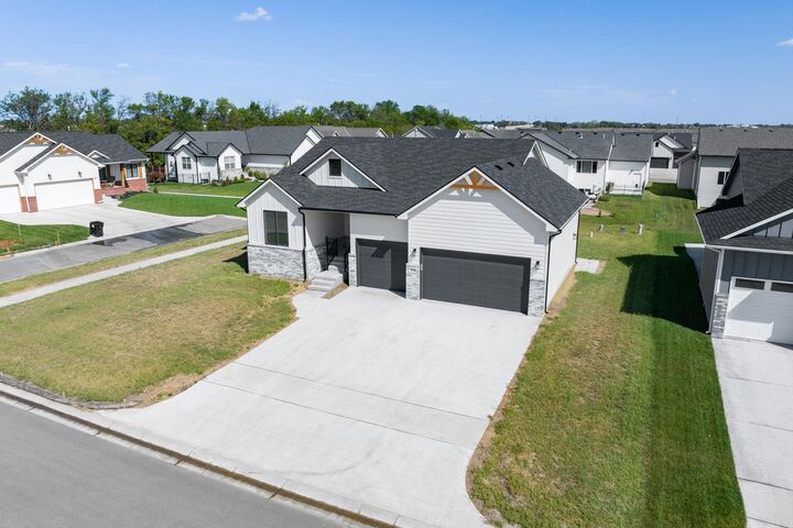 Property Photo:  1230 W Ravendale Ln  KS 67052 