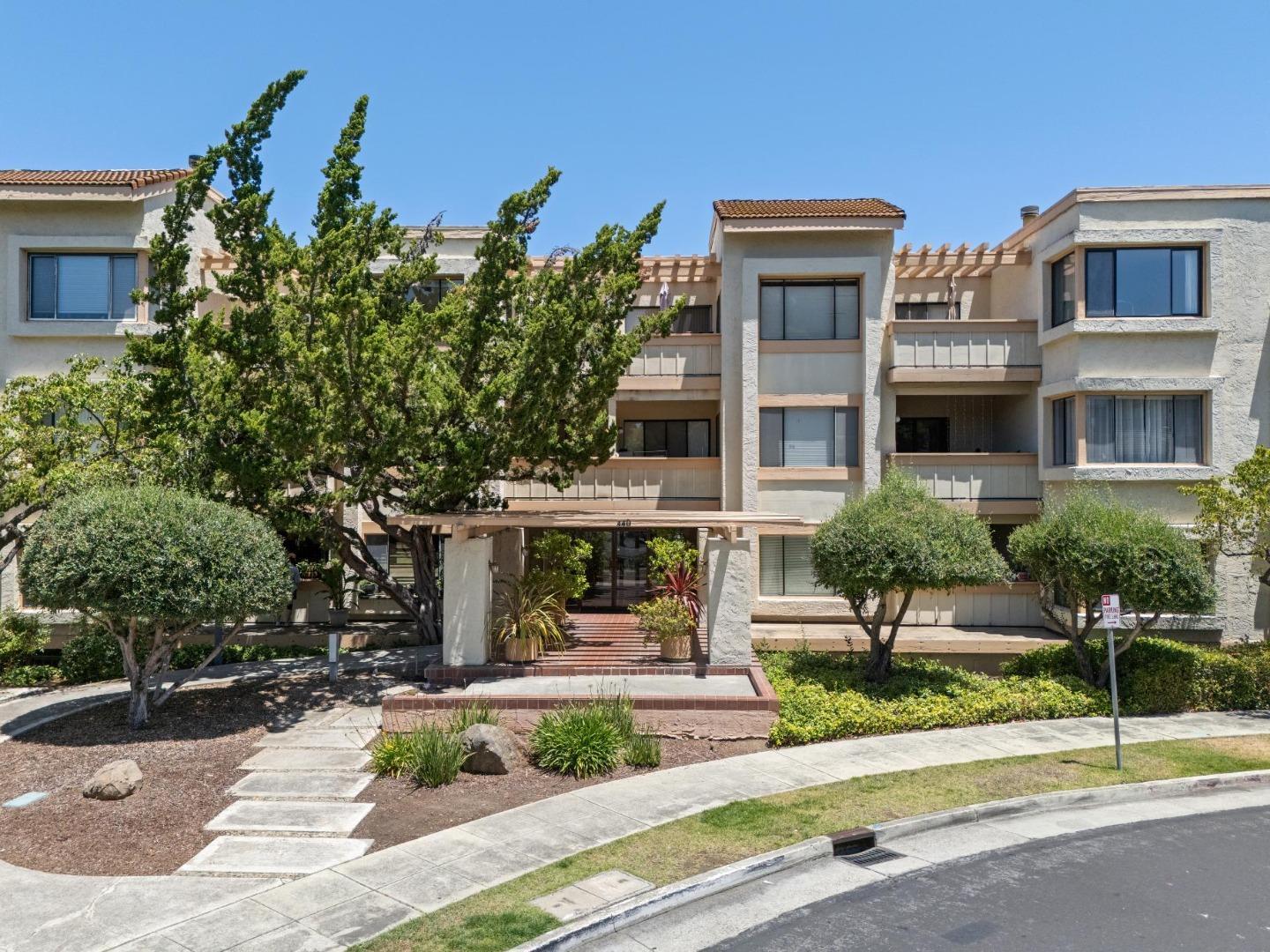 Property Photo: 440 Cesano Court 312 CA 94306