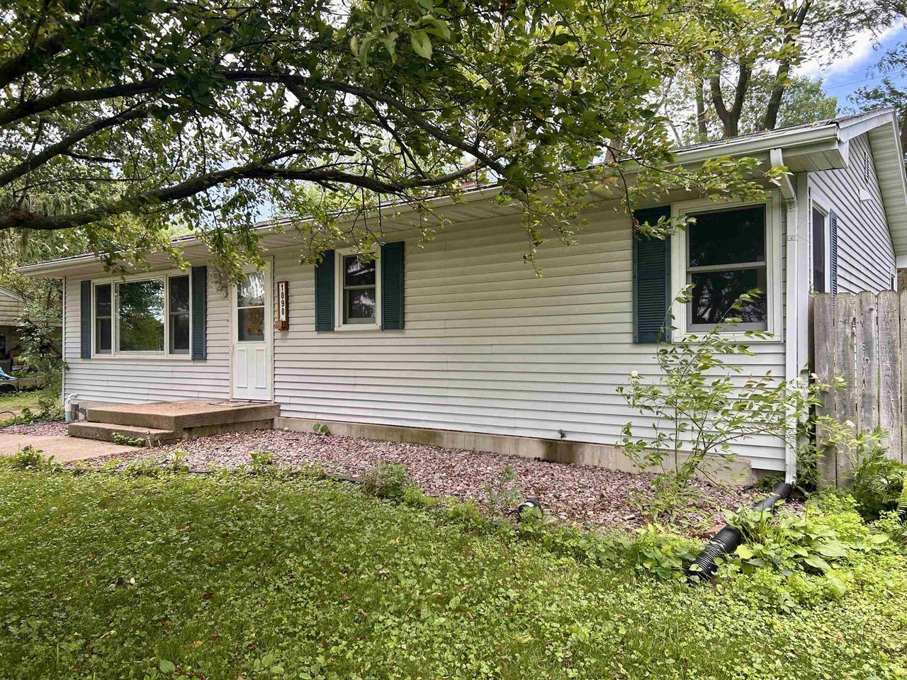 Property Photo: 1090 North Water Street WI 53818