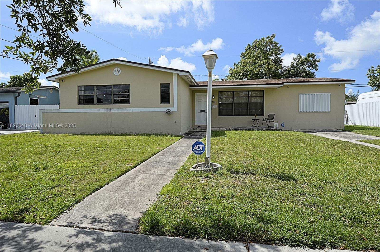 Property Photo: 9870 Bahama Dr FL 33189