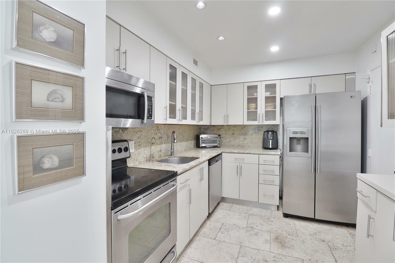 Property Photo: 6770 Indian Creek Dr Te FL 33141