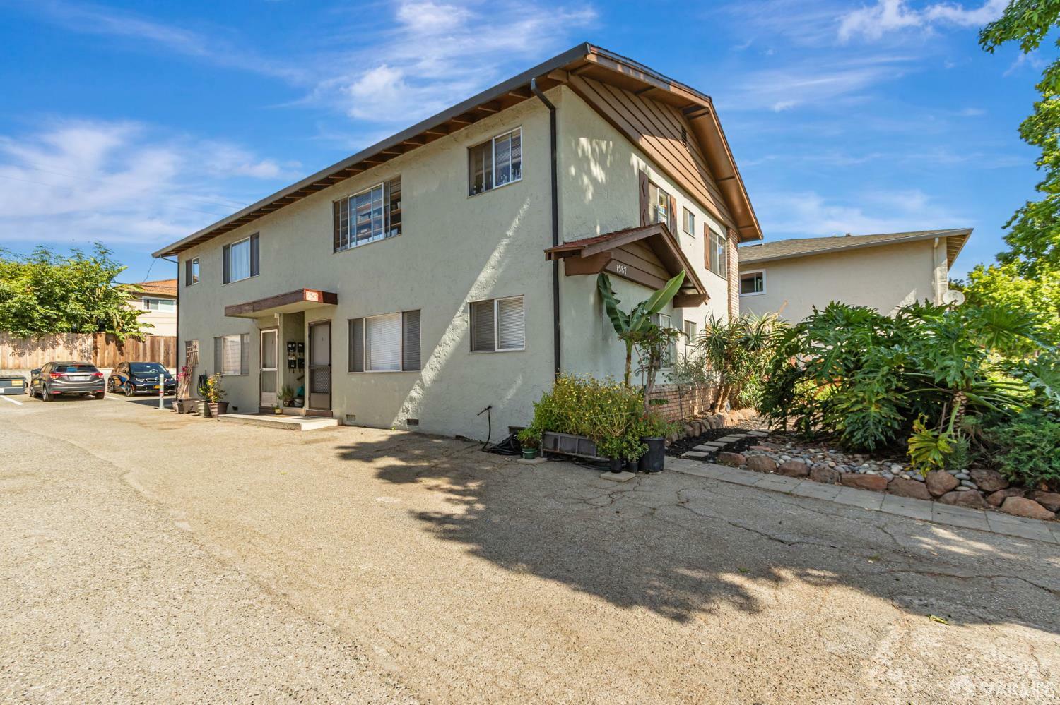 Property Photo: 1587 Quebec Court CA 94087