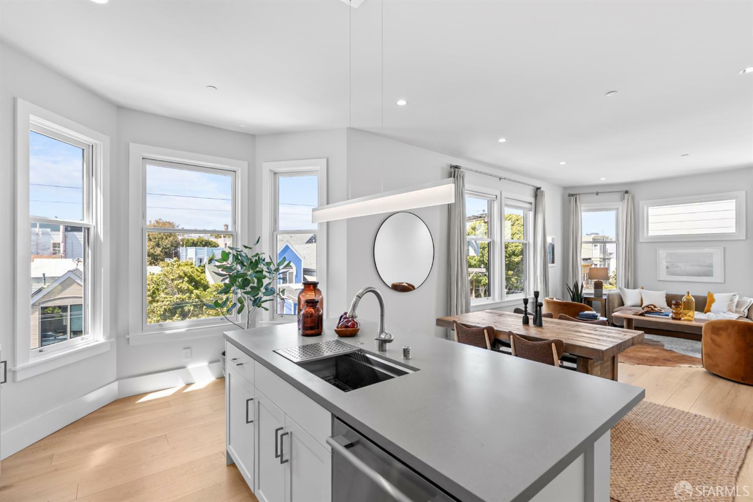 Property Photo: 38 Steiner Street 303 CA 94114