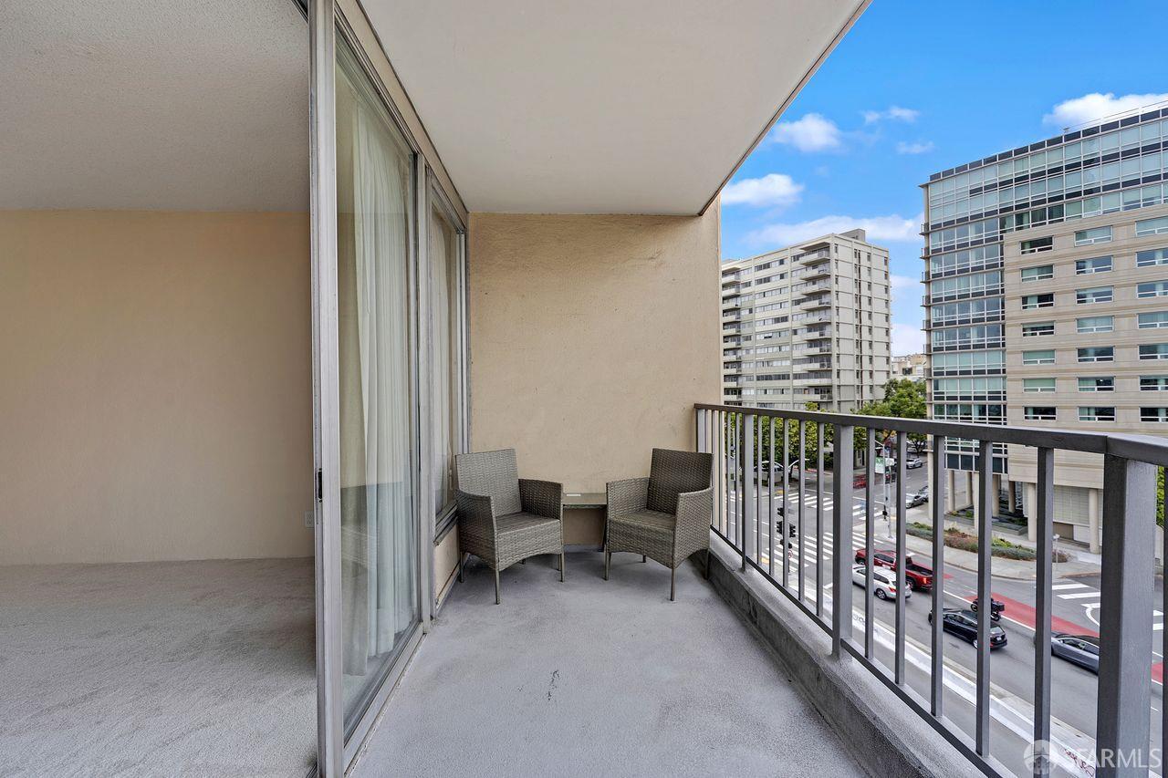 Property Photo: 1200 Gough Street 4B CA 94109