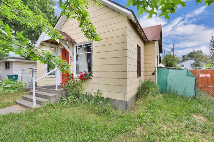 Property Photo:  2224 E Empire Ave  WA 99207 