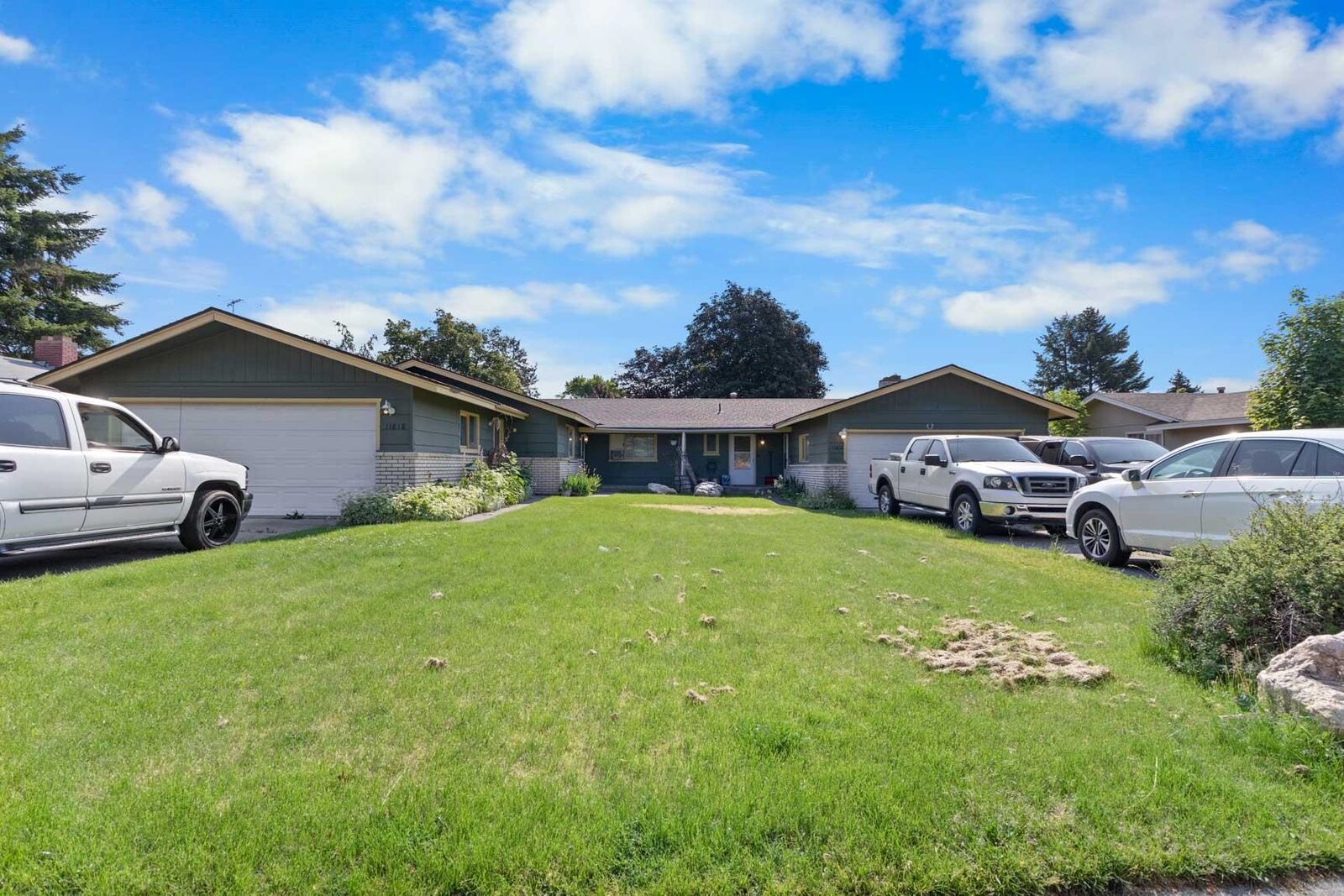Property Photo: 11816-11818 N Wall St WA 99218