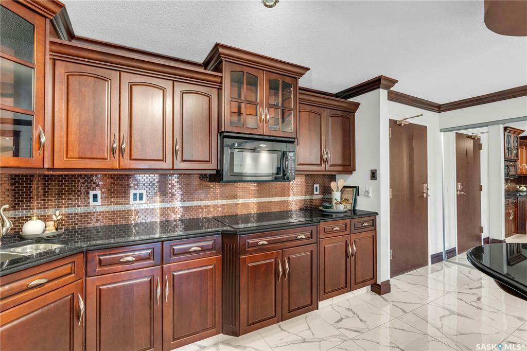 Property Photo: 222 Saskatchewan Crescent E 206 SK S7N 0K6