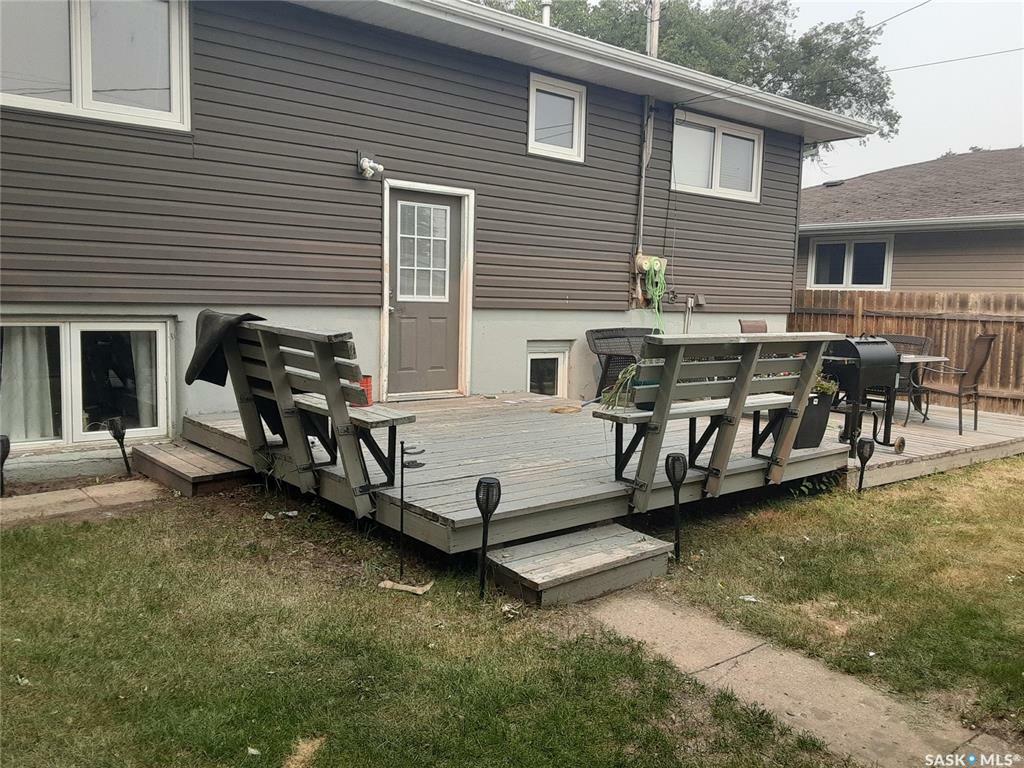Property Photo: 465 7th Avenue SE SK S9H 3R1