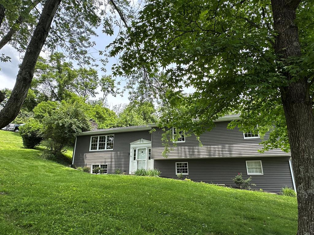 Property Photo: 9 Applewood Drive OH 45601