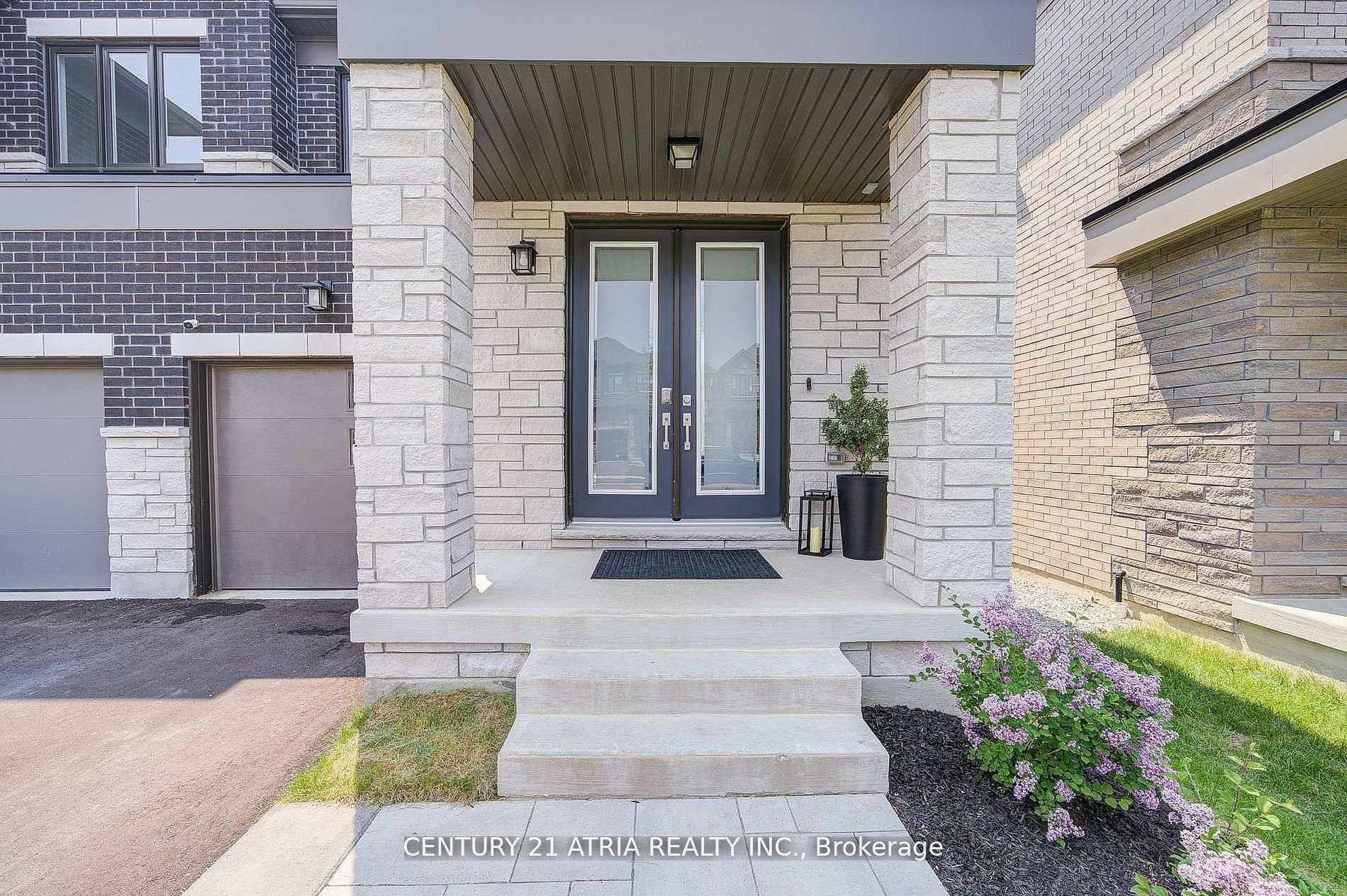 Photo de la propriété:  18 Sweet Cicely Street  ON L9X 2C7 