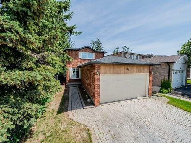 Property Photo: 88 Don Head Village Boulevard ON L4C 7M8