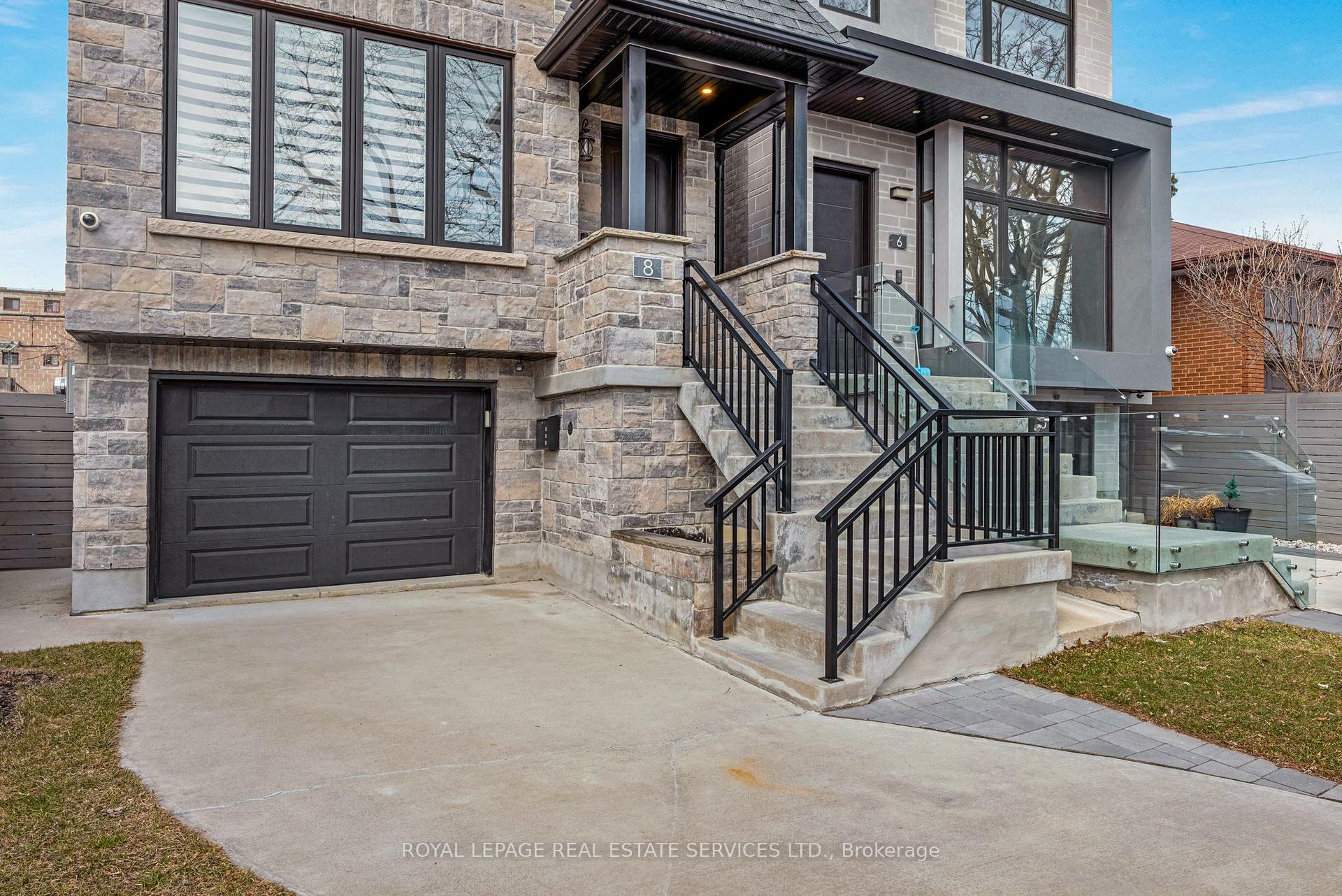 Photo de la propriété: 8 Branch Avenue ON M8W 1M7