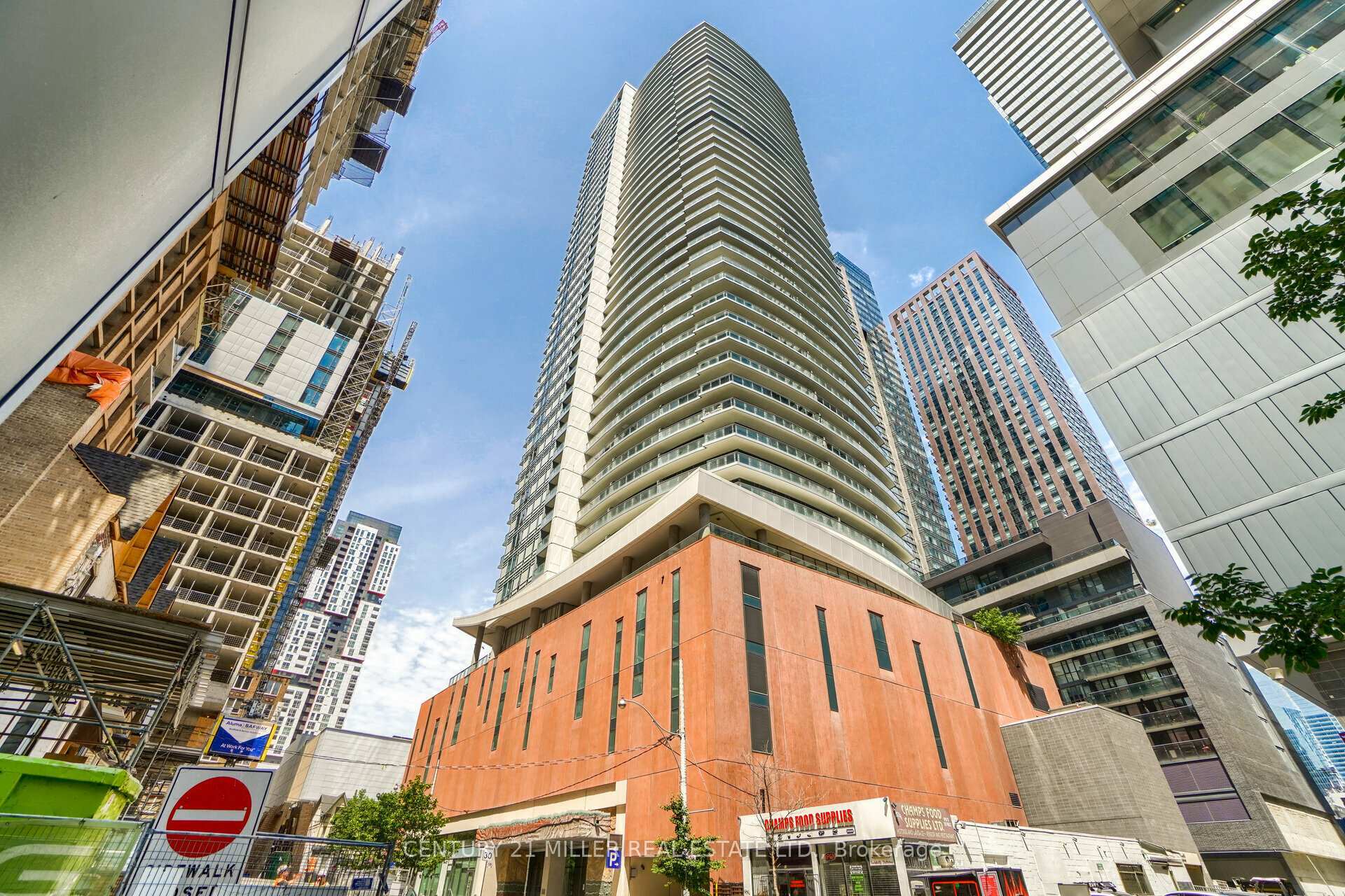 Property Photo:  21 Widmer Street 3701  ON M5V 0B8 