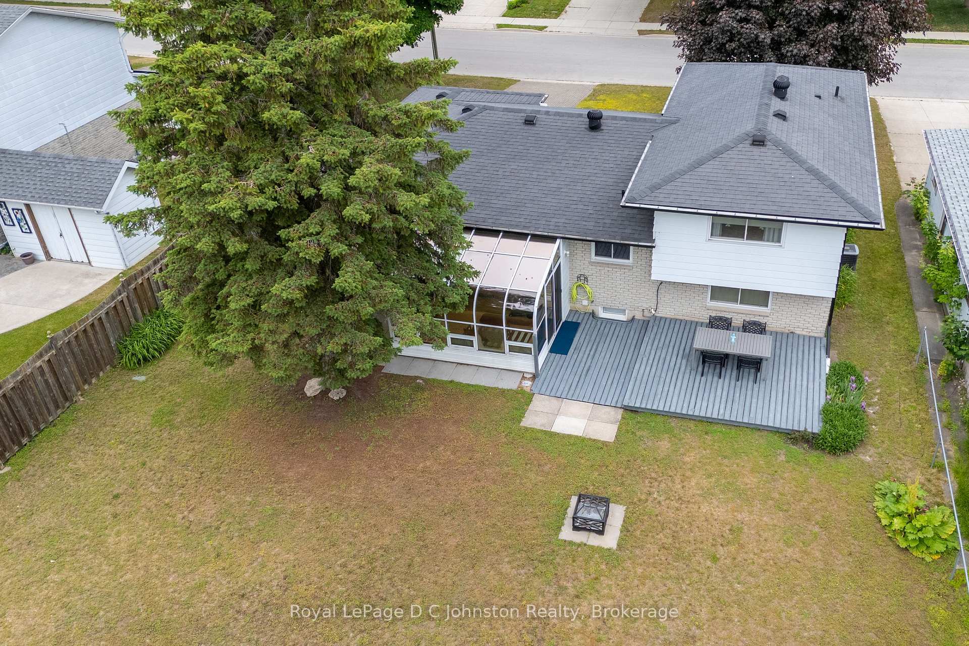 Property Photo: 362 Crawford Street ON N0H 2C2