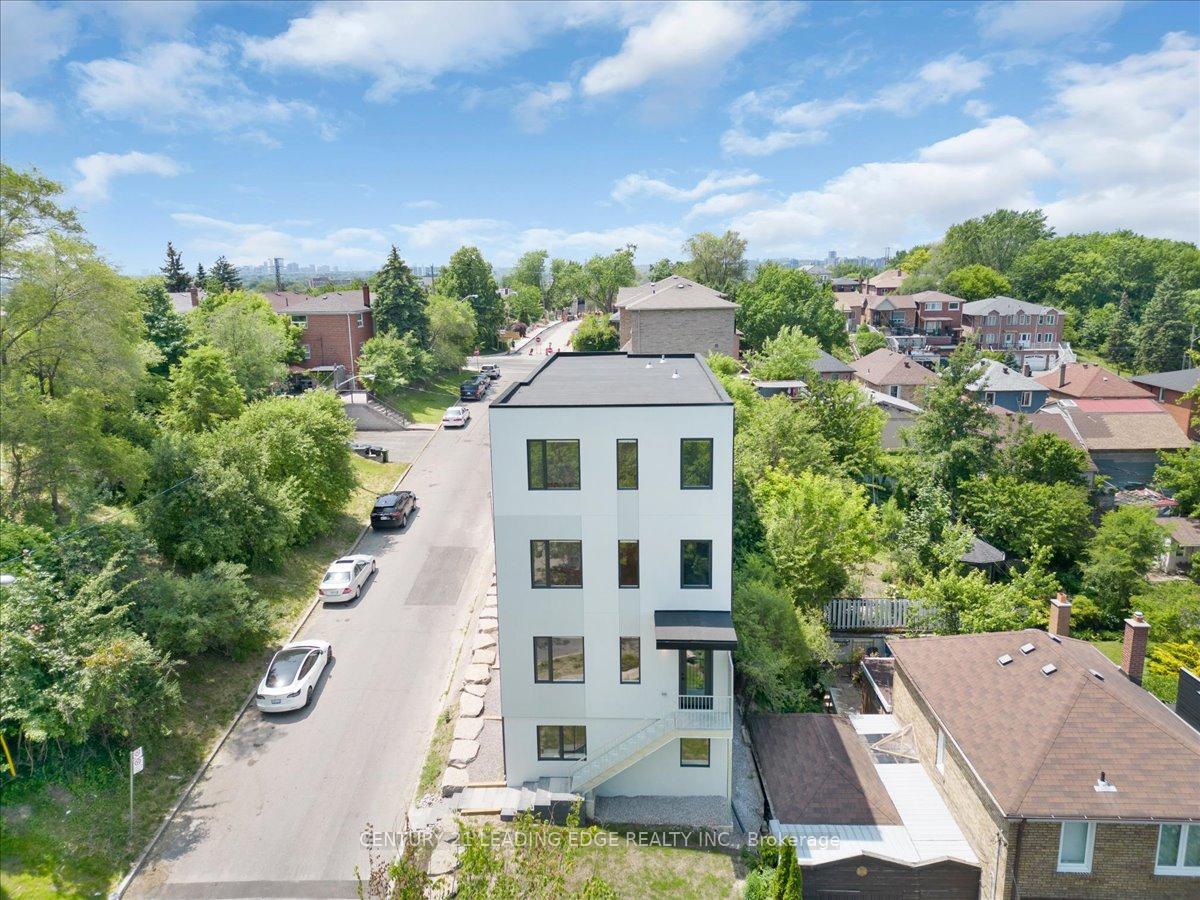 Property Photo: 10 Summit Avenue 3 ON M6E 1X4