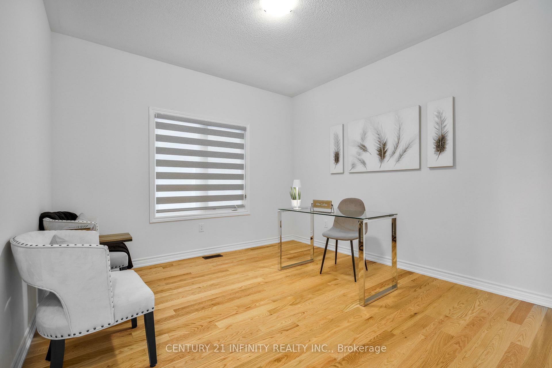 Photo de la propriété: 18 Valleo Street ON L4P 0J9