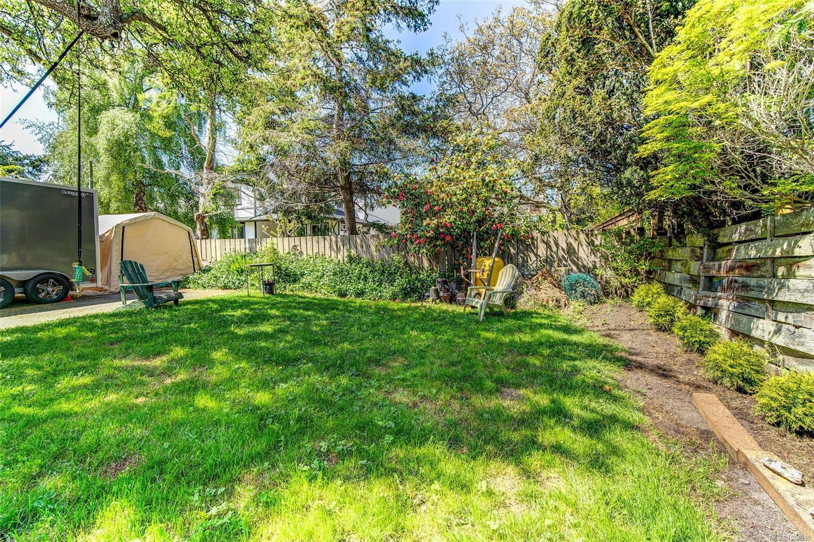 Property Photo: 156 Joseph St BC V8S 3H5