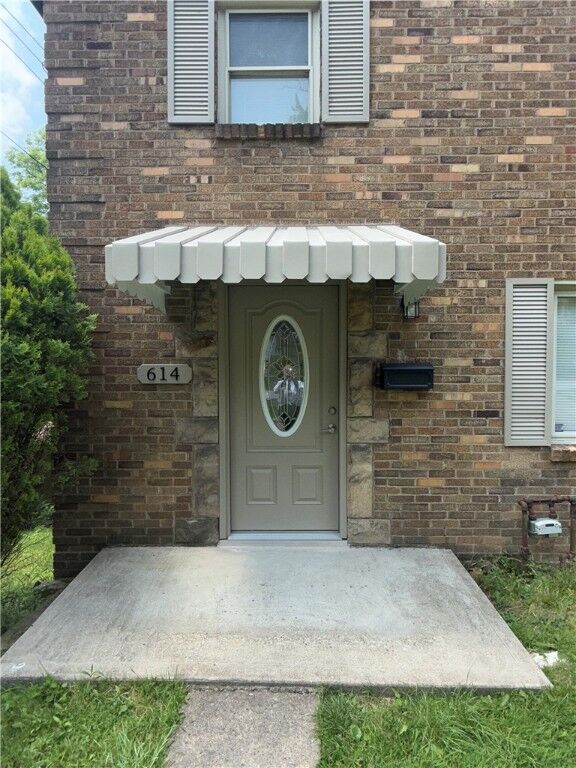 Property Photo:  614 Churchill Ave  PA 15235 