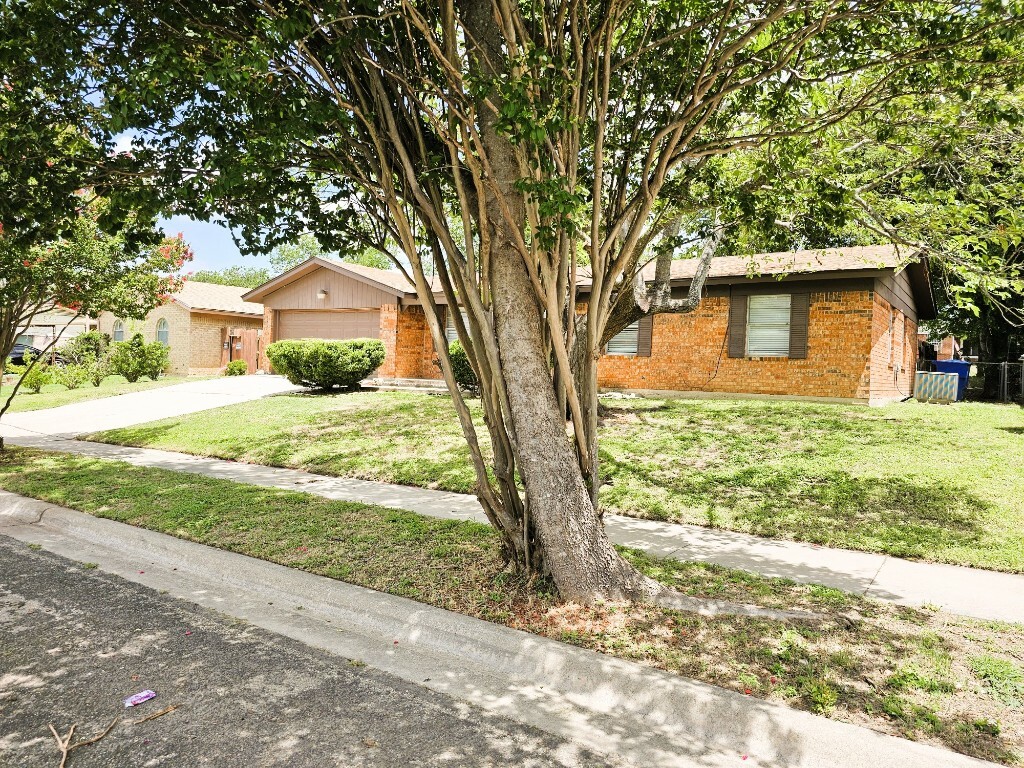 Property Photo: 917 Edwards Street S TX 76522