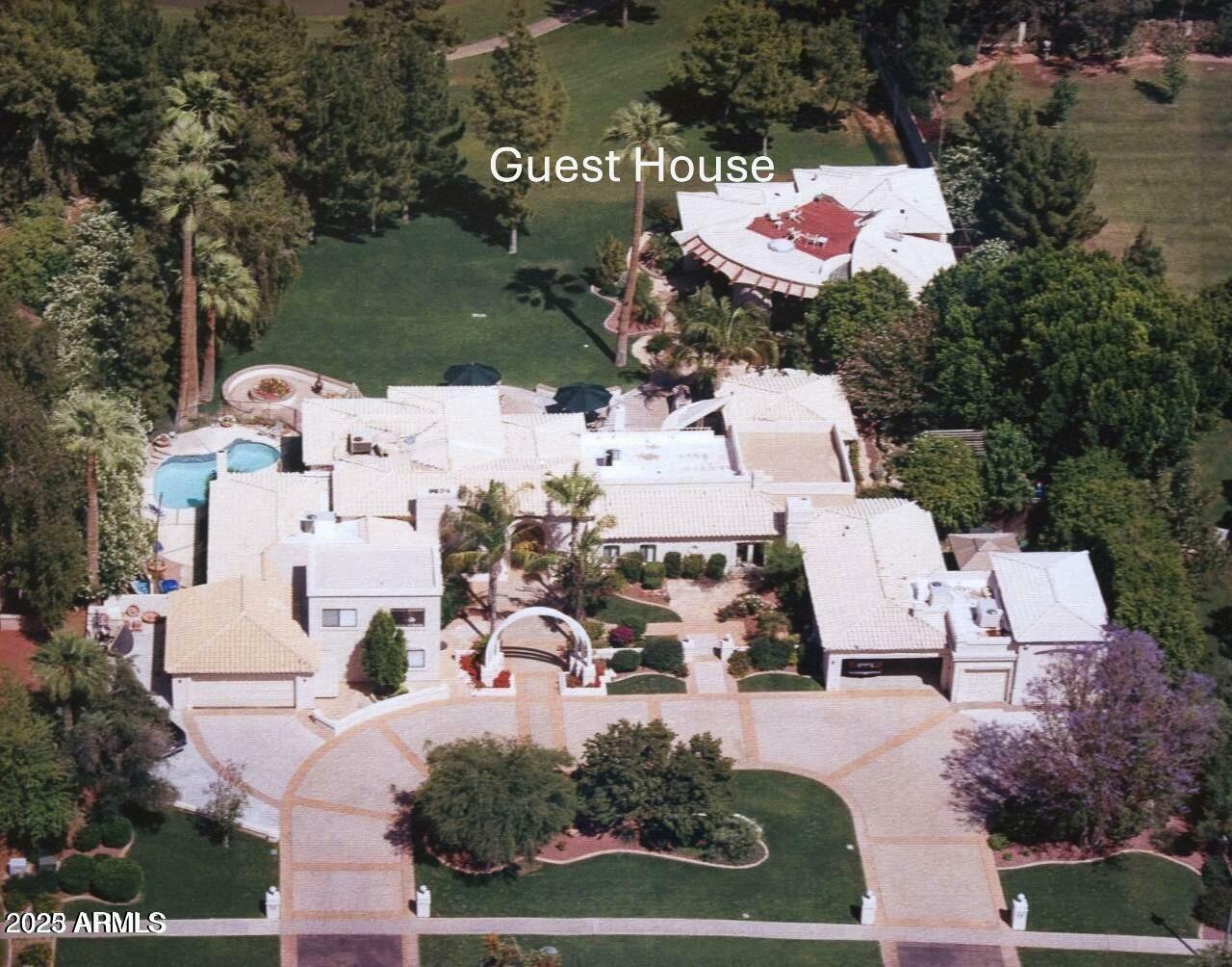 Property Photo: 94 Biltmore Estates Drive AZ 85016