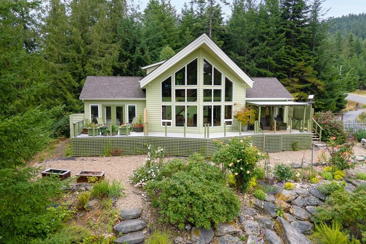 Property Photo: 423 Felix Jack Road BC V0N 2J2