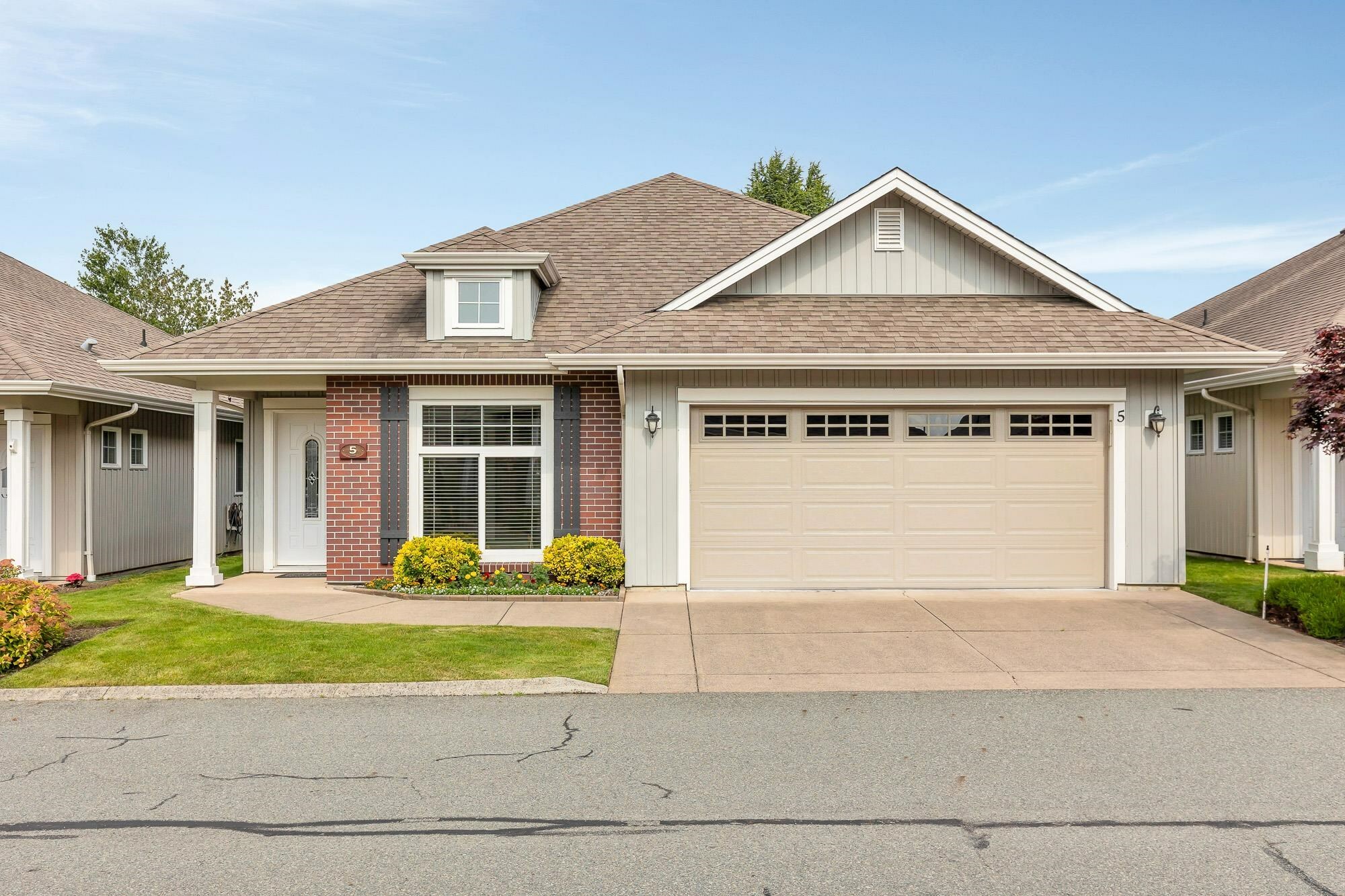 Property Photo: 45824 Stevenson Road 5 BC V2R 5W5