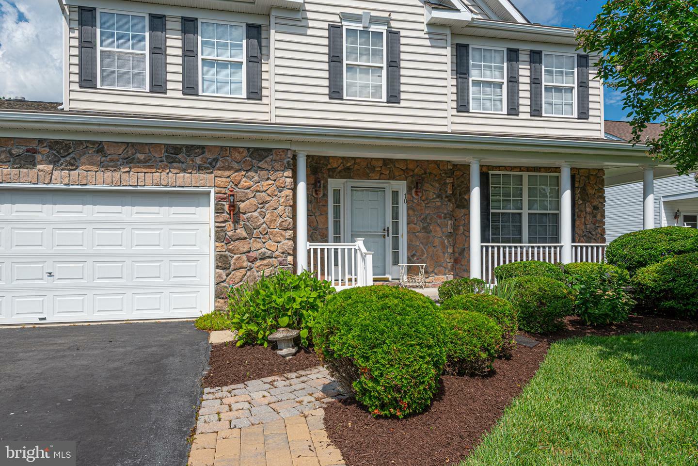 Property Photo: 10 Waterford Lane DE 19975