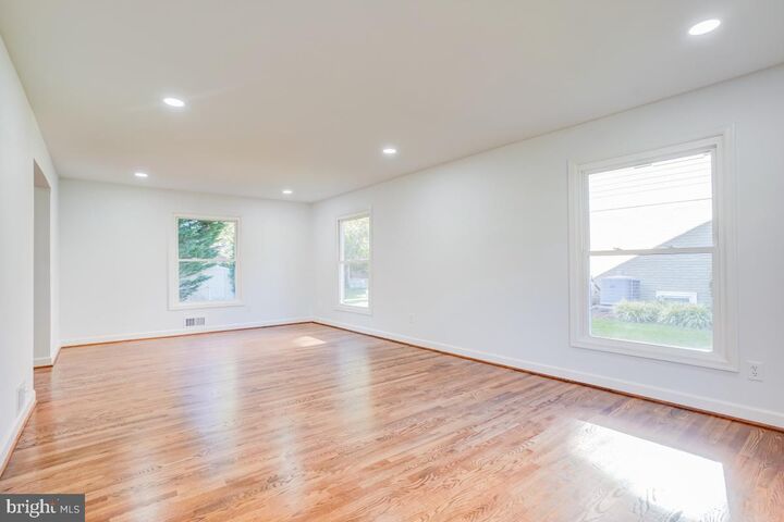 Property Photo:  8712 Harness Trail  MD 20854 