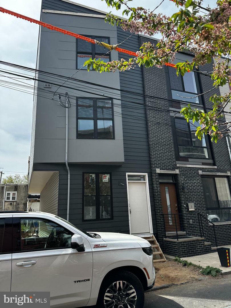 1526 W Seybert Street  Philadelphia PA 19121 photo